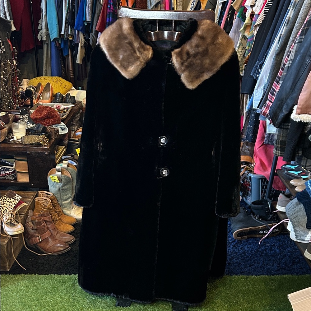 Luxurious Black Fur Jacket with Brown Collar